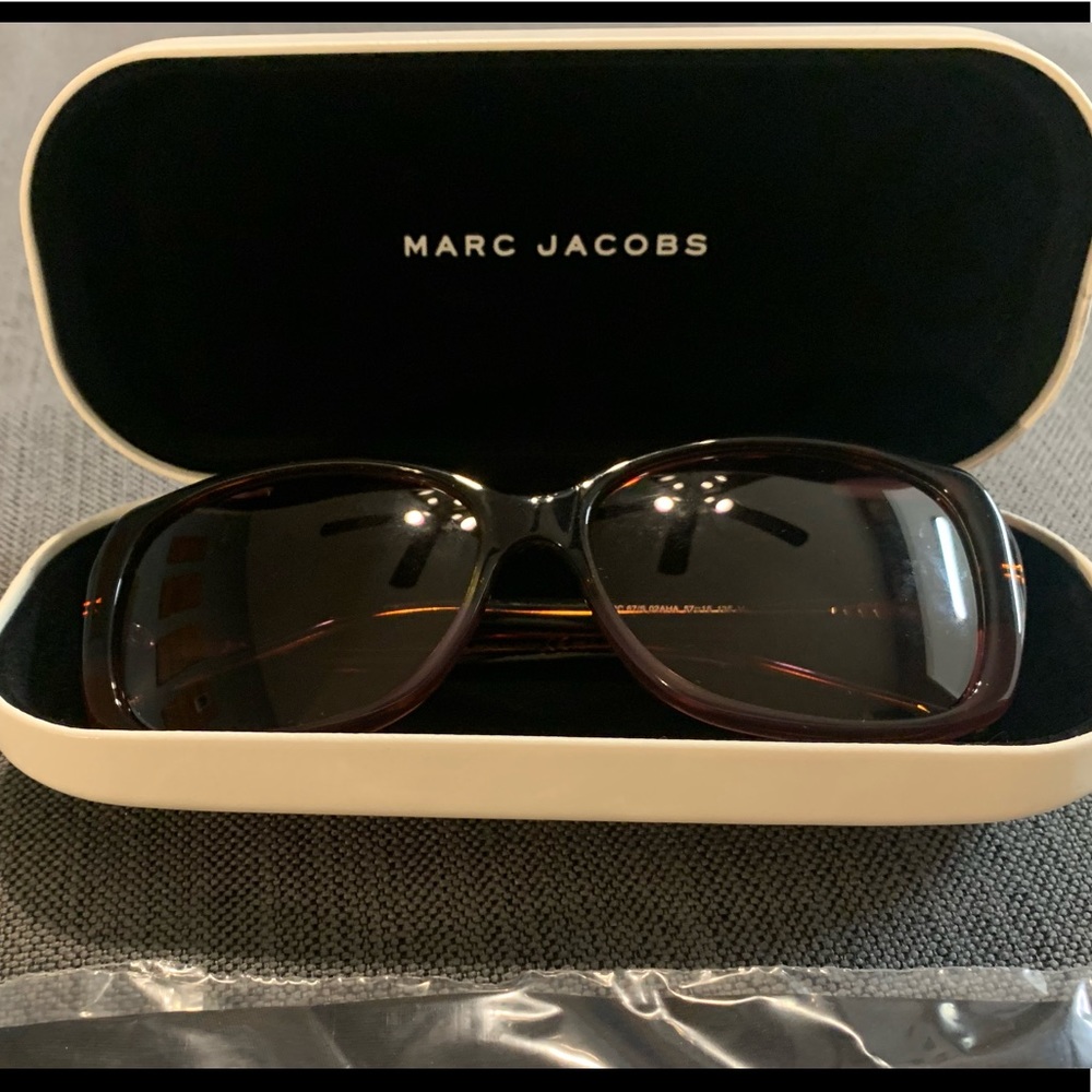 COPY - Woman's Marc Jacobs sunglasses